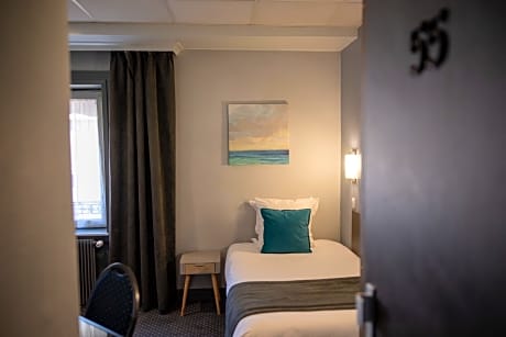 Single Room (1 Twin Bed)