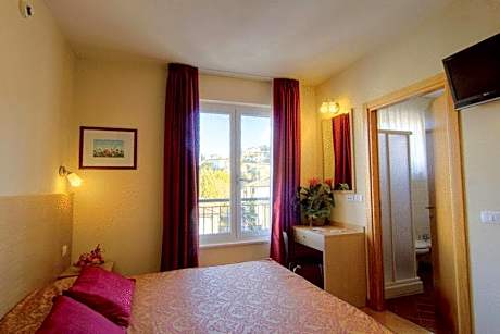 Large Single Room
