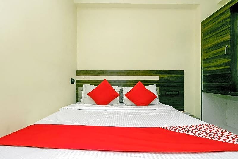 OYO 23656 Parimeet Hotel