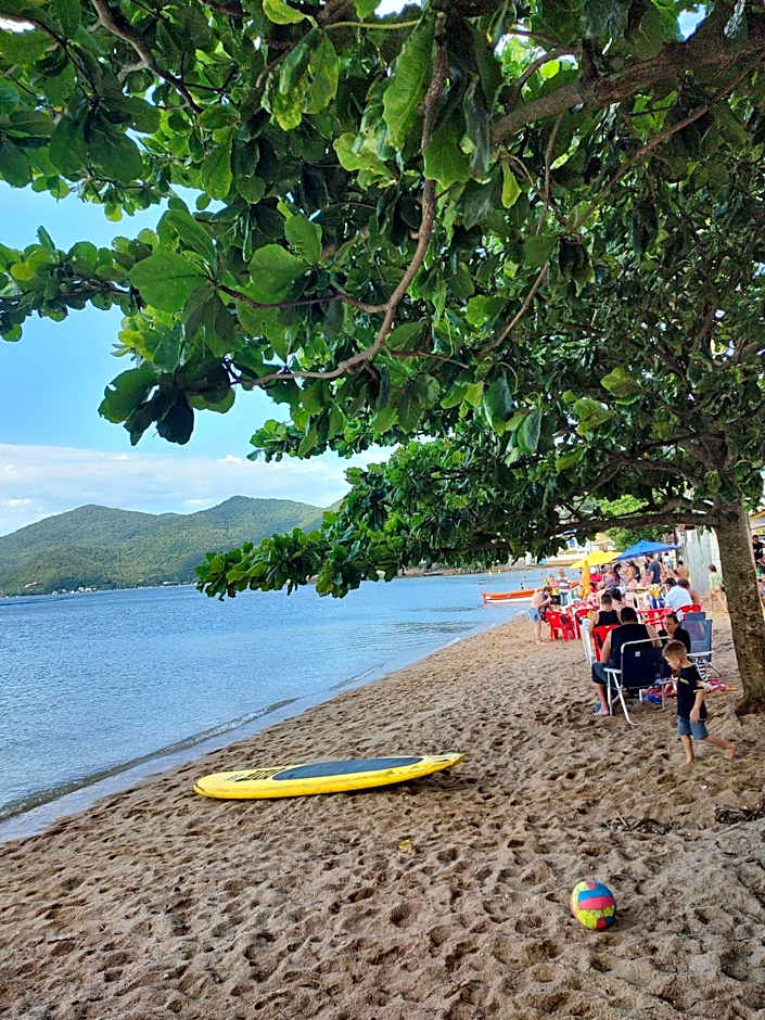 Casa charmosa pé na areia por do sol