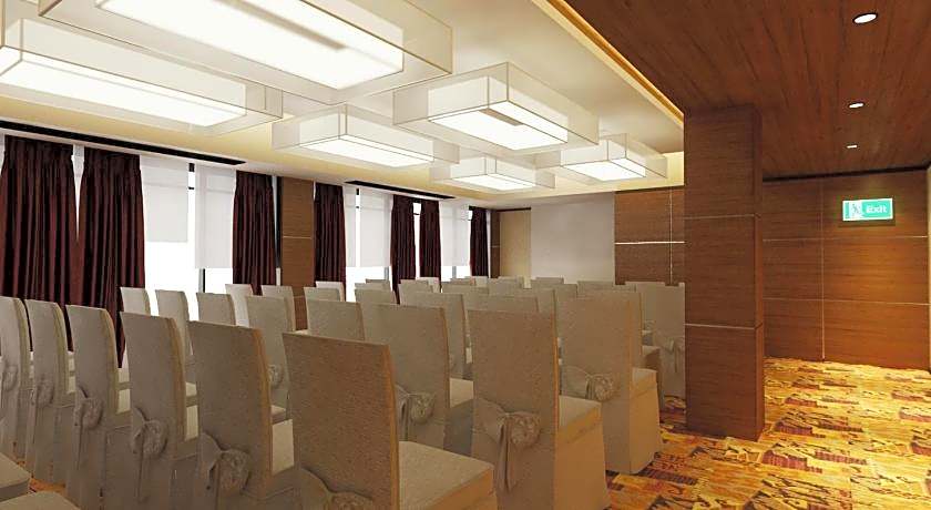 Hallmark Crown Hotel