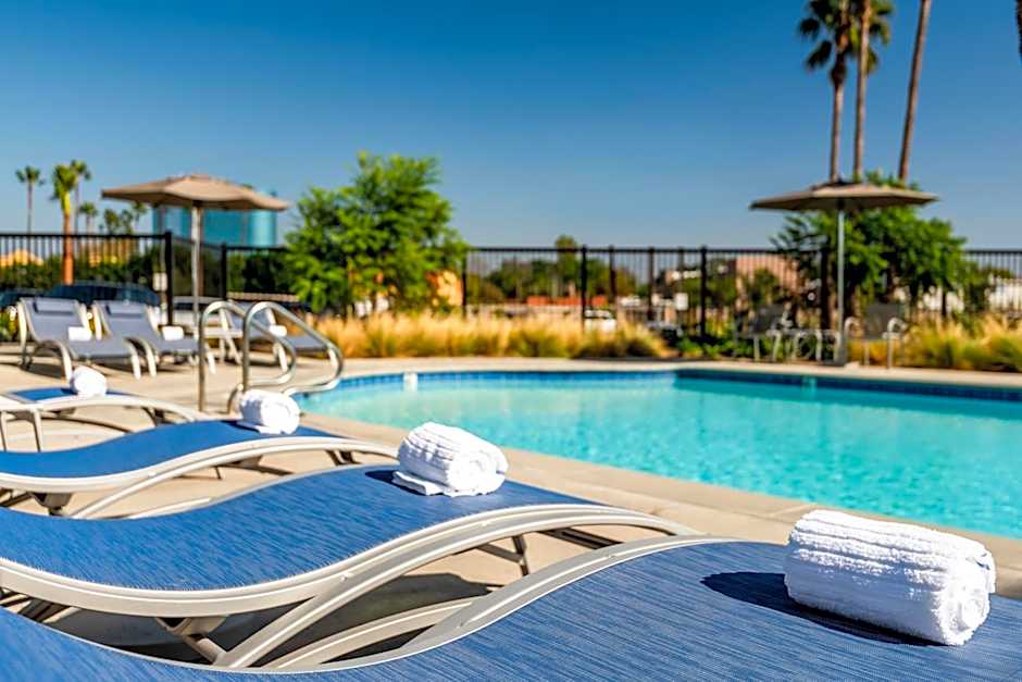Holiday Inn Express & Suites Santa Ana - Orange County By IHG