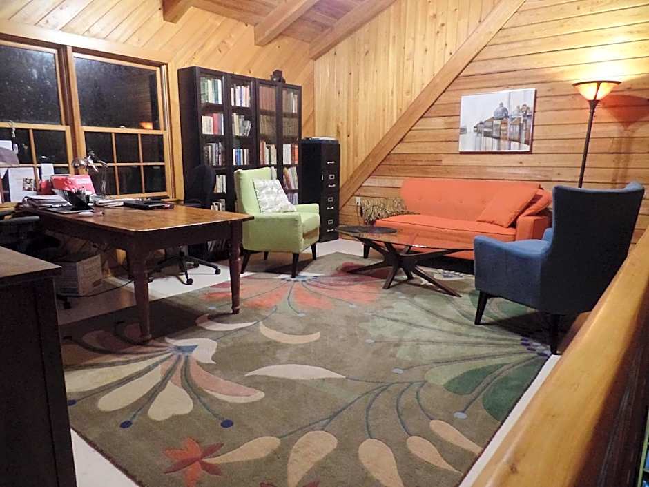 Creekside Paradise Bed and Breakfast