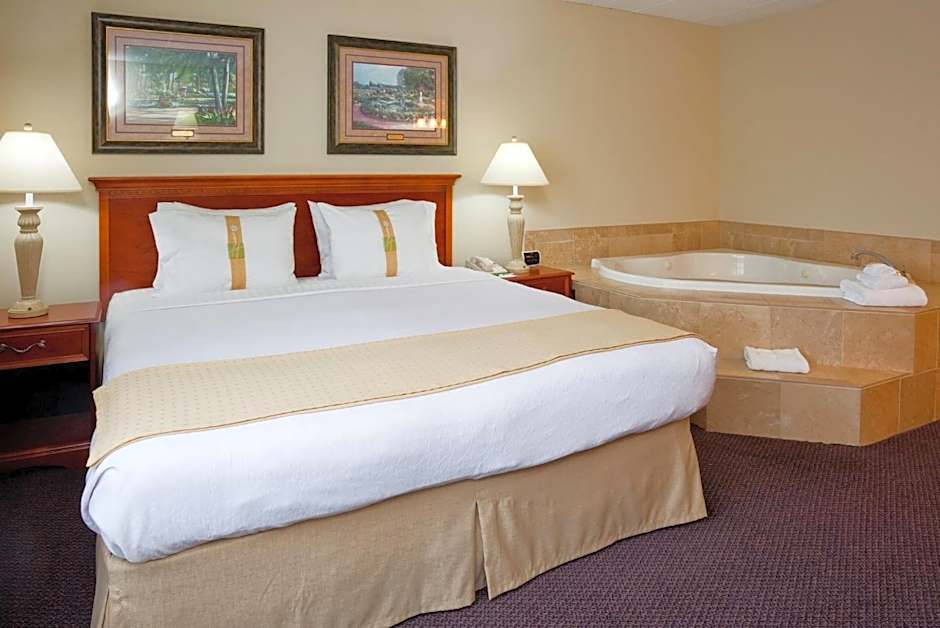 Holiday Inn & Suites St. Cloud By IHG