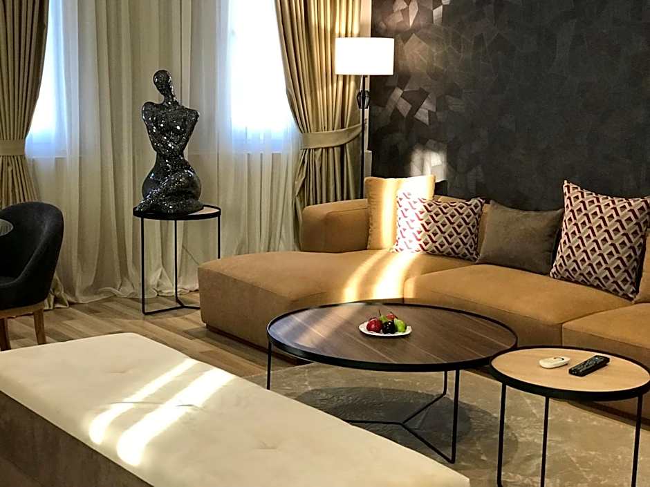 Hotel Deluxe