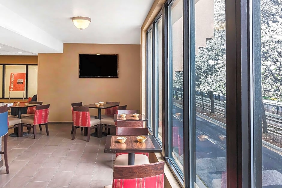 Comfort Suites San Jose Airport – San José, CA