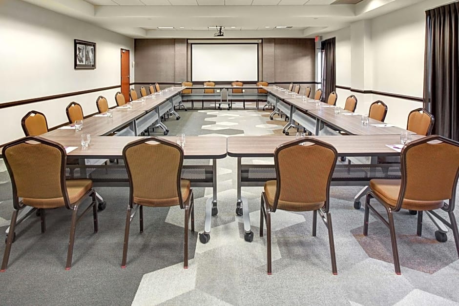 Hyatt Place Pittsburgh Airport - Robinson Mall