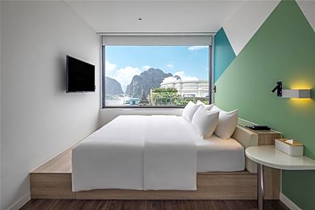 King Accessible Room
