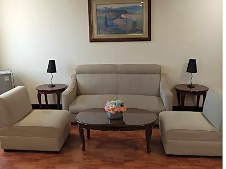 Junior Suite Queen Bed