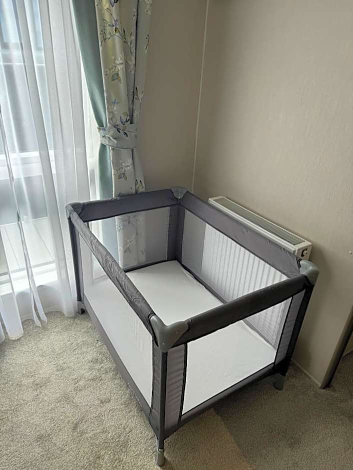 Lakeside Dorchester Lodge - Hot Tub with Fishing Peg