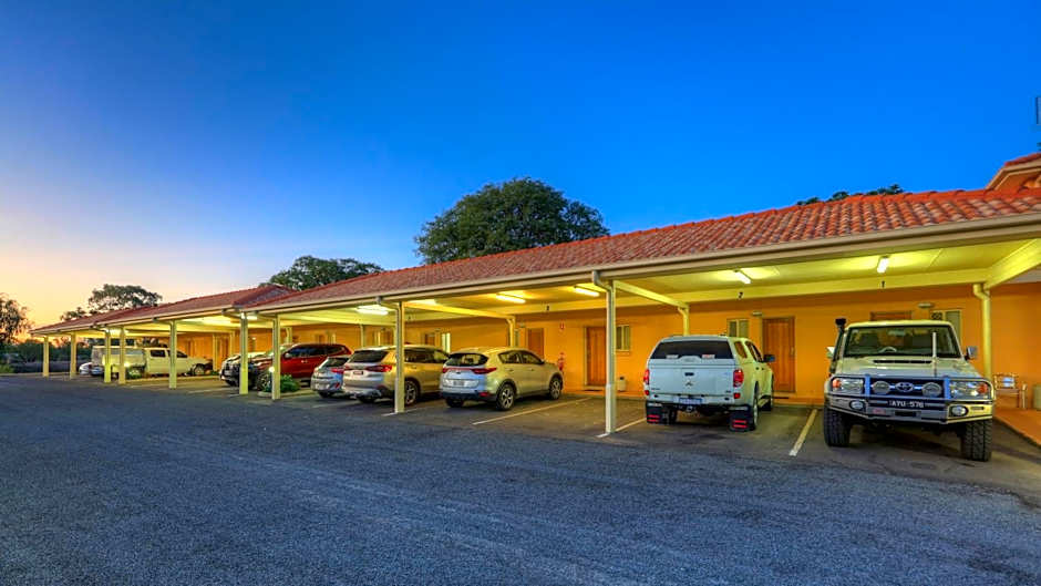 Country Roads Motor Inn