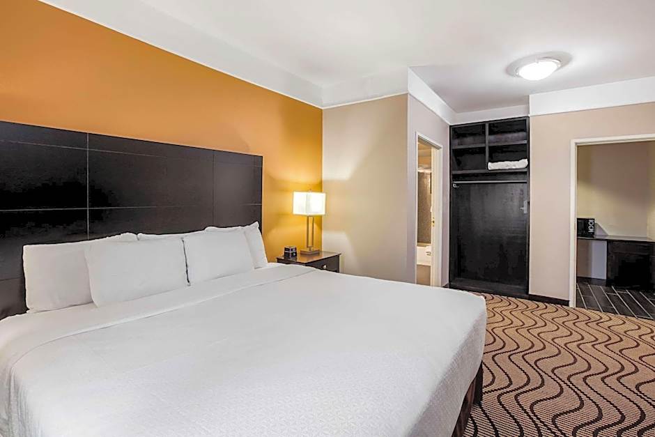 La Quinta Inn & Suites by Wyndham Pasadena