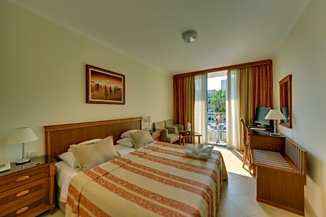 Standard double or twin room with balcony