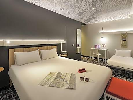 Standard Room with One Double Bed and One Single Bed