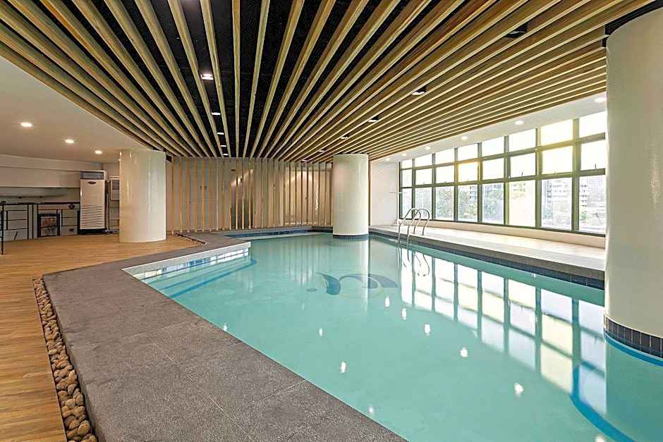 Sarrosa International Hotel And Residential Suites