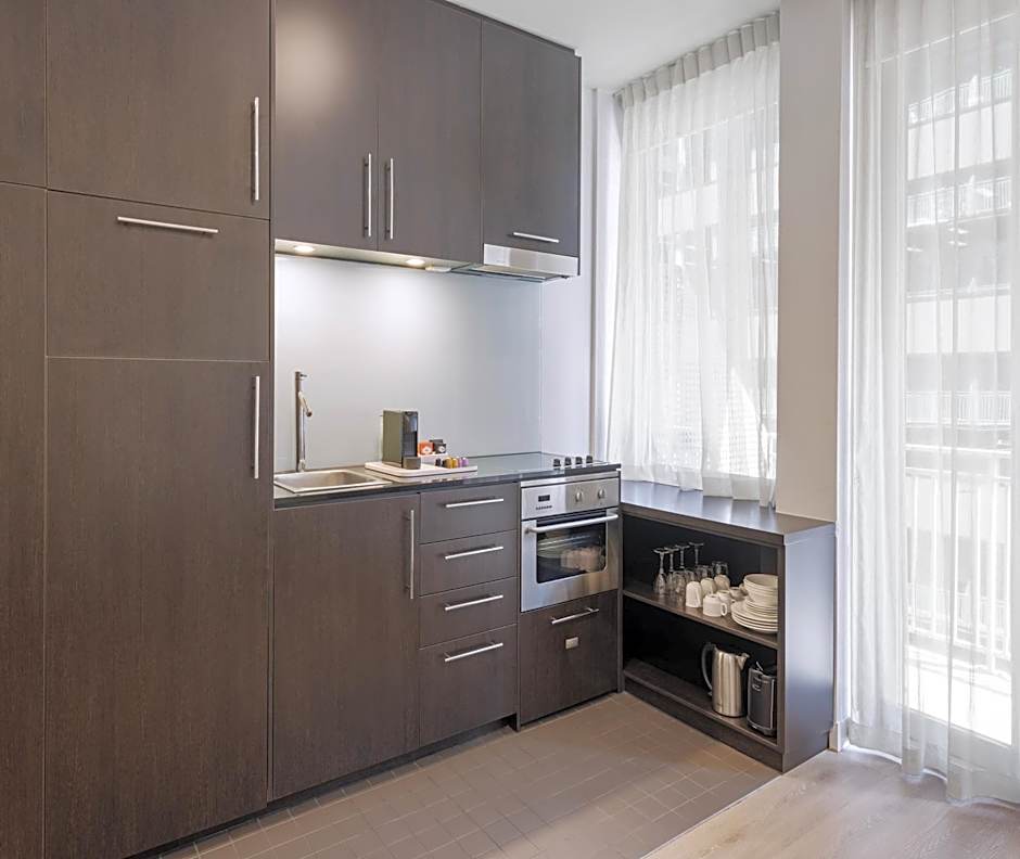 Oaks Melbourne on Collins Hotel