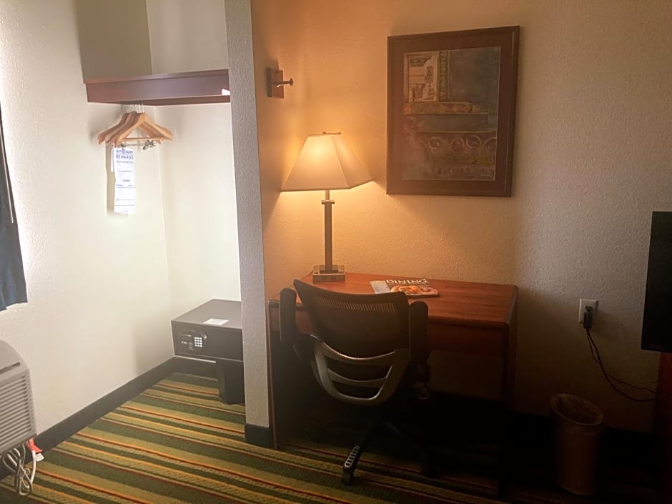 Super 8 by Wyndham Windsor