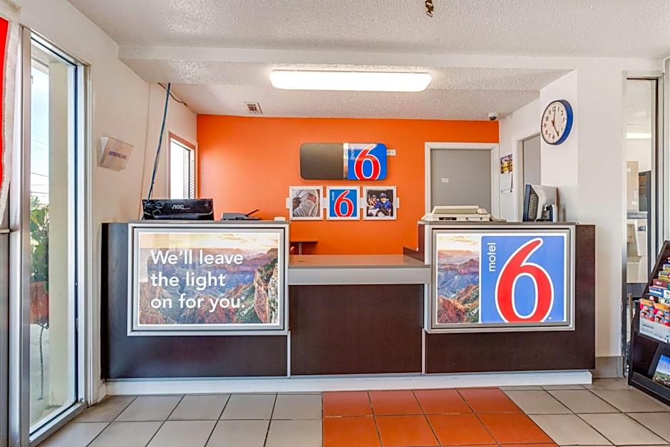 Motel 6 Fayetteville, AR
