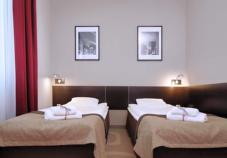 Hotel Picaro Żarska Wieś Południe A4 kierunek Polska