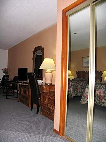 Queen Room with Three Queen Beds