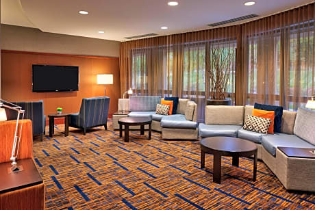 Courtyard by Marriott Kansas City Shawnee
