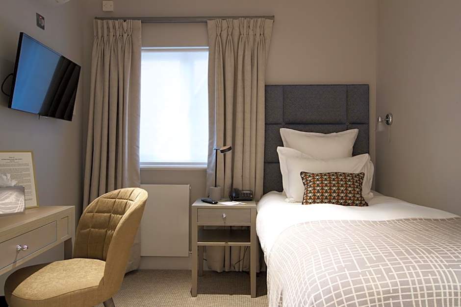 54 Queen's Gate Hotel