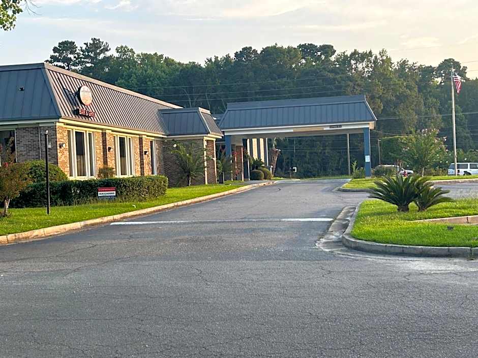 Days Inn by Wyndham Hinesville Near Fort Stewart