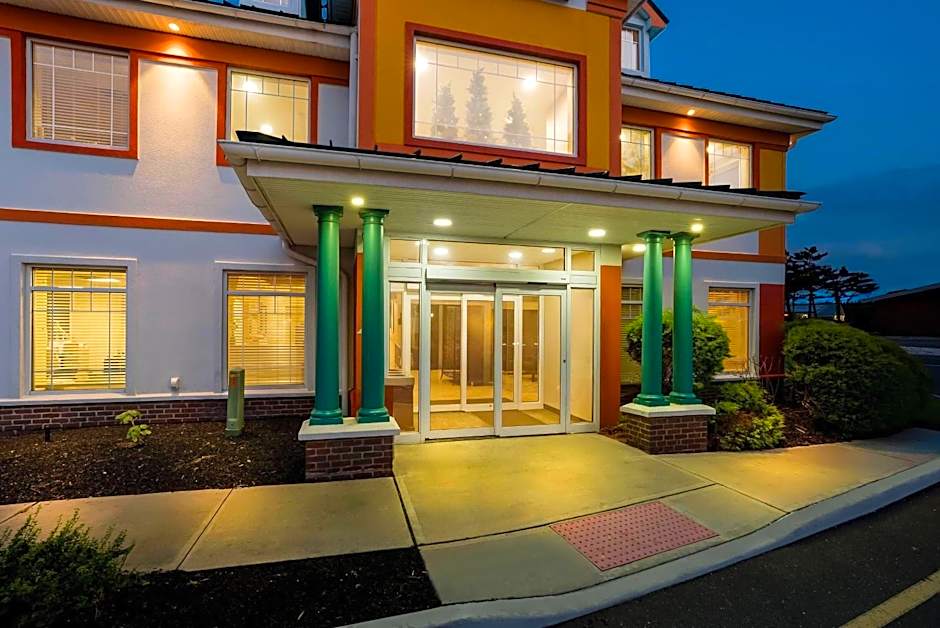 Howard Johnson Hotel by Wyndham Toms River