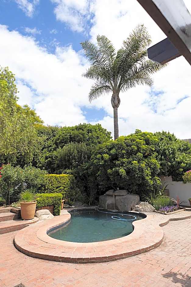 Cape Village Lodge