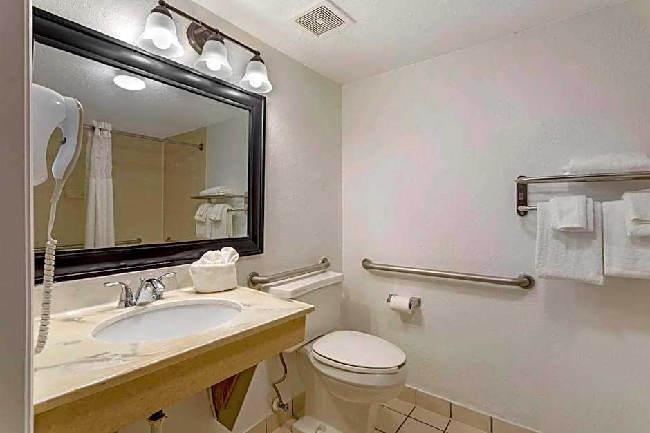 Quality Inn & Suites St Augustine Beach Area