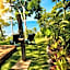 Gunnadoo Holiday Hut with Ocean Views and Jacuzzi