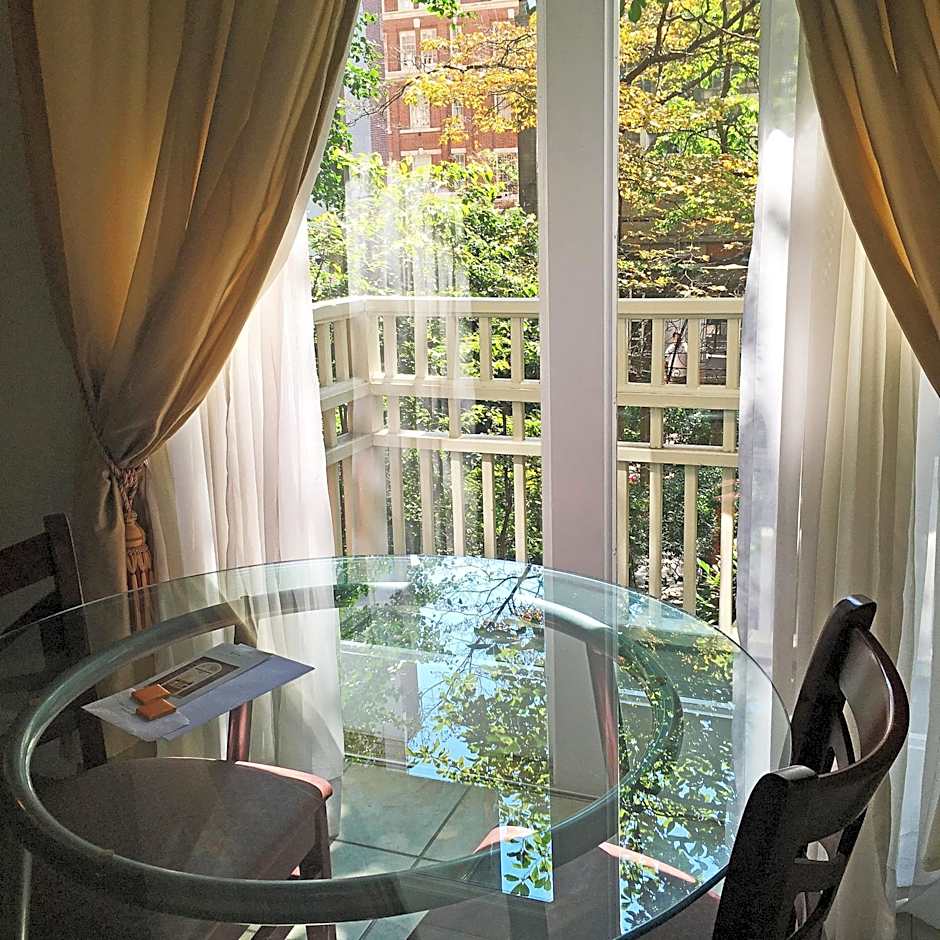 Morris House Hotel - Bed And Breakfast