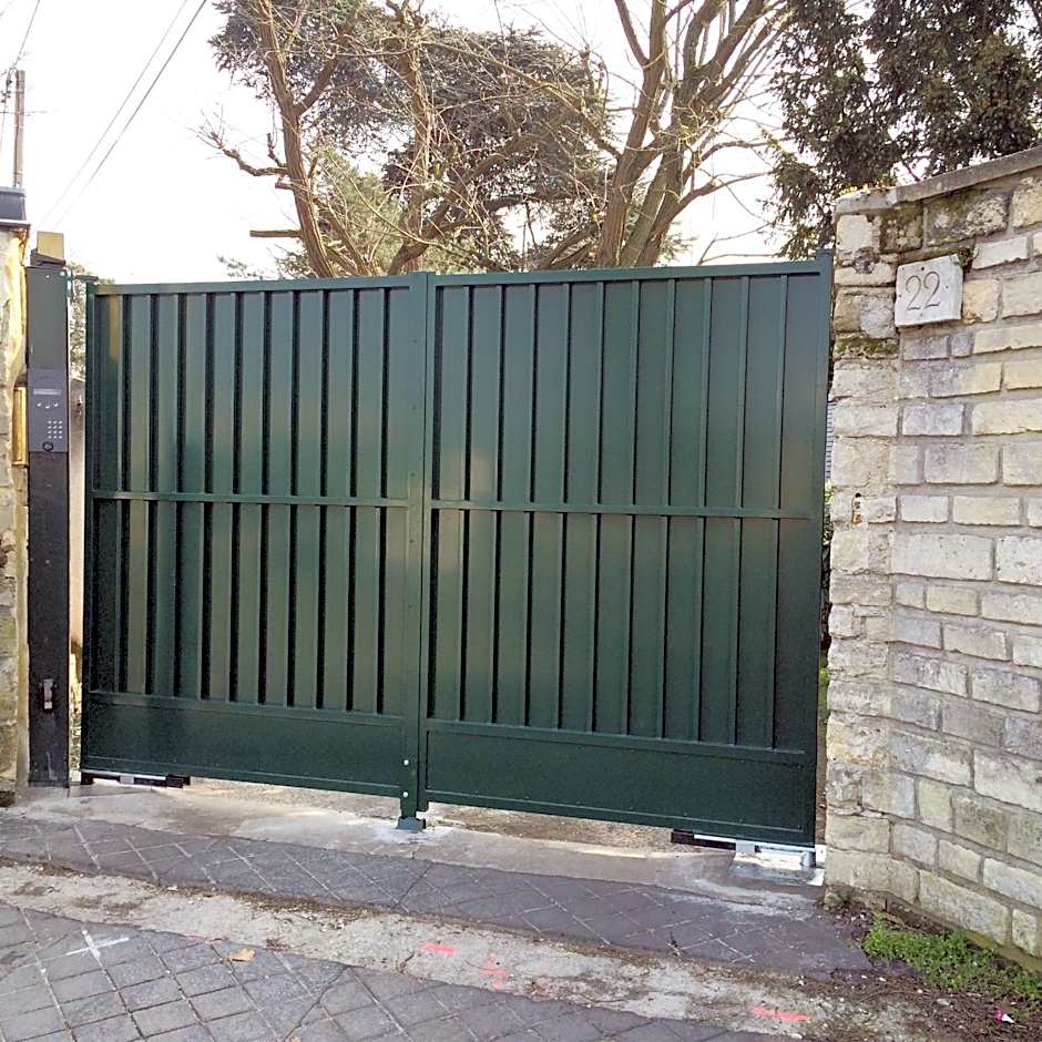 Denis & Virginie - château à pied - parking gratuit