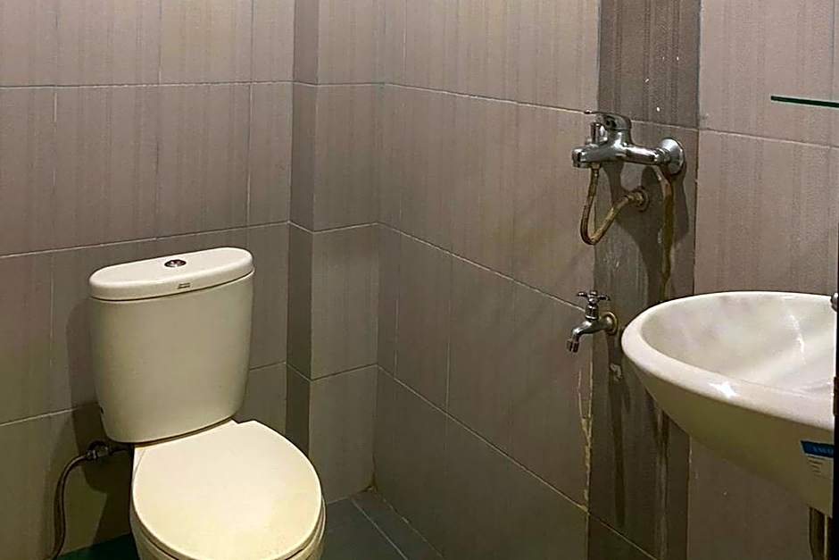 RedDoorz Plus Syariah @ Jalan Syiah Kuala Banda Aceh