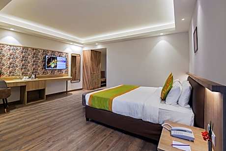 Valley View Classic Room with Balcony