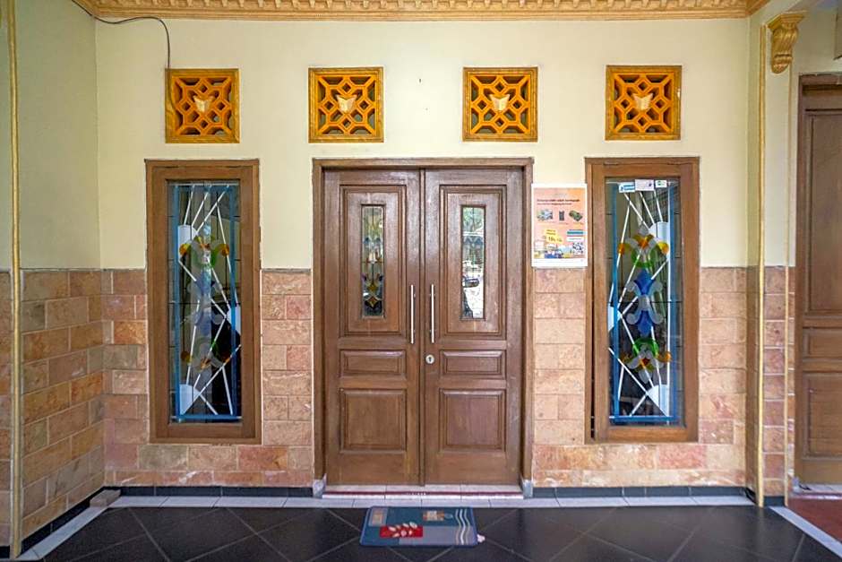 RedDoorz Syariah near Batu Night Spectacular 3