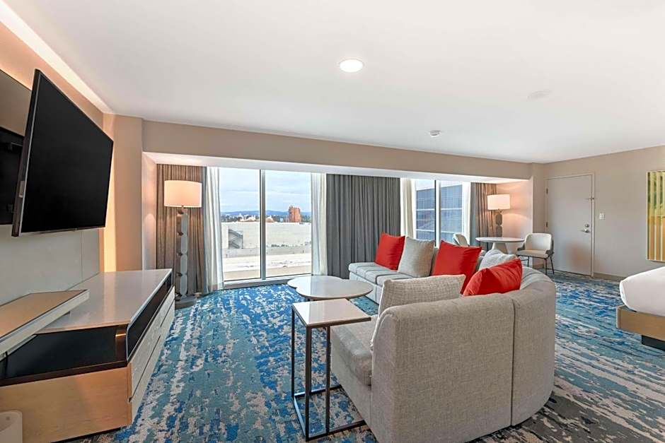 Hilton Anaheim Exterior