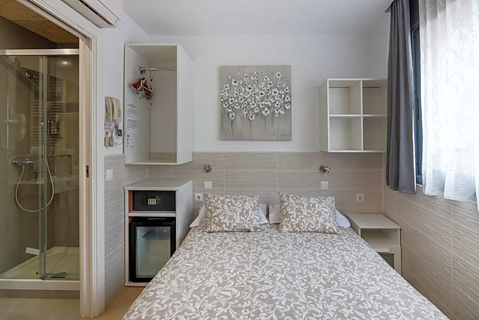 Hostal House
