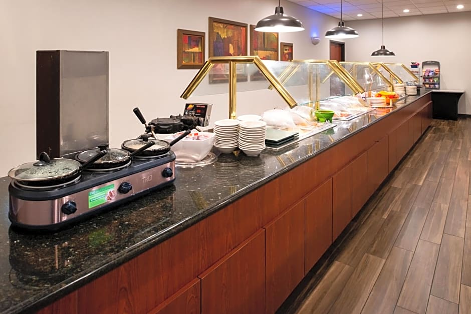 Holiday Inn Hotel and Suites Beaumont-Plaza I-10 & Walden By IHG