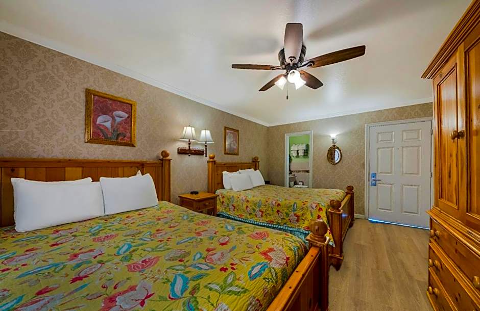 Carmel Inn & Suites