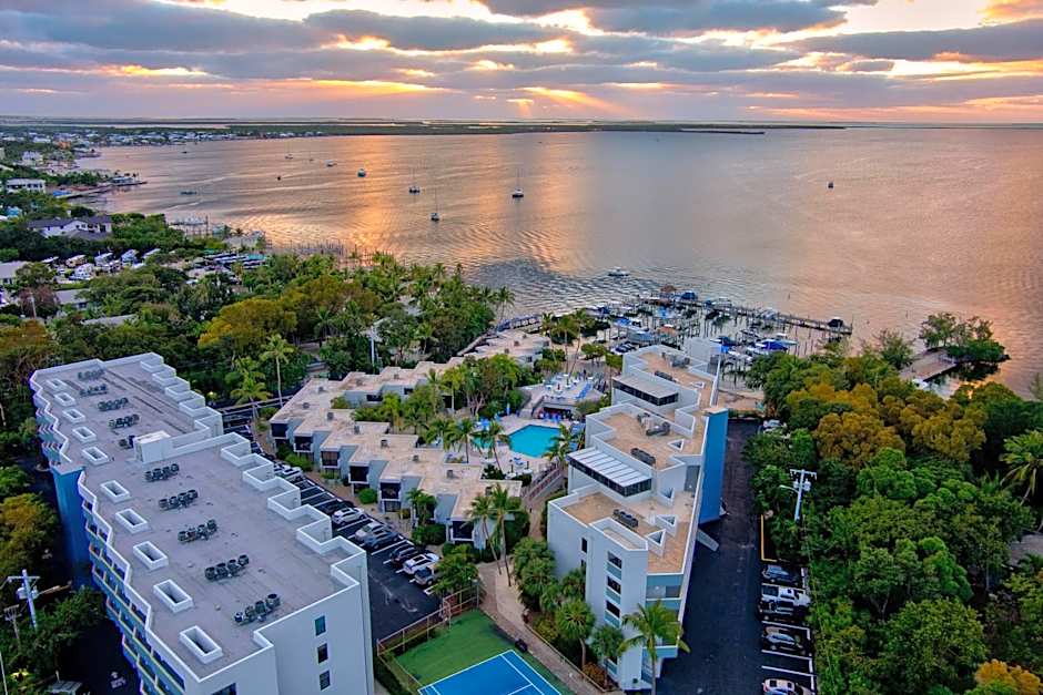 2BR in Key largo w pool and sunset views