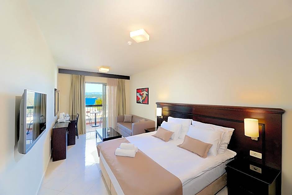 Photo 1 of 7 of Superior, Sea View, Balcony