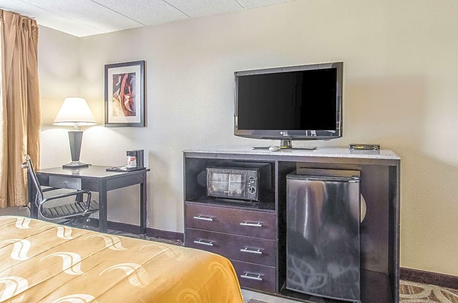 La Casa Inn & Suites-Middleboro