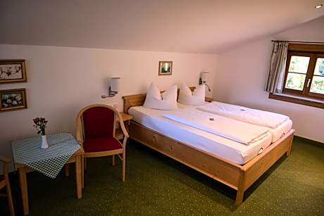 Apartment with Mountain View