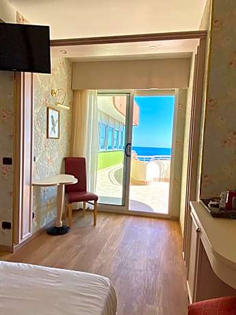Superior Double Room with Front Sea View