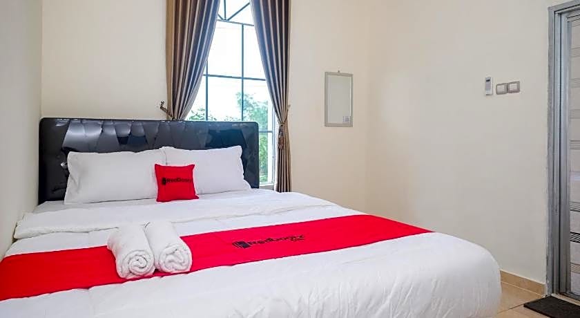 RedDoorz near Terminal Bus Purwokerto