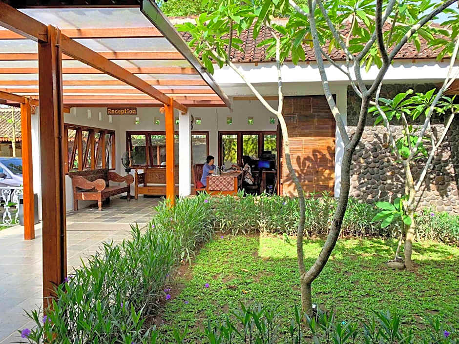 The Nalaya Hotel & Resto