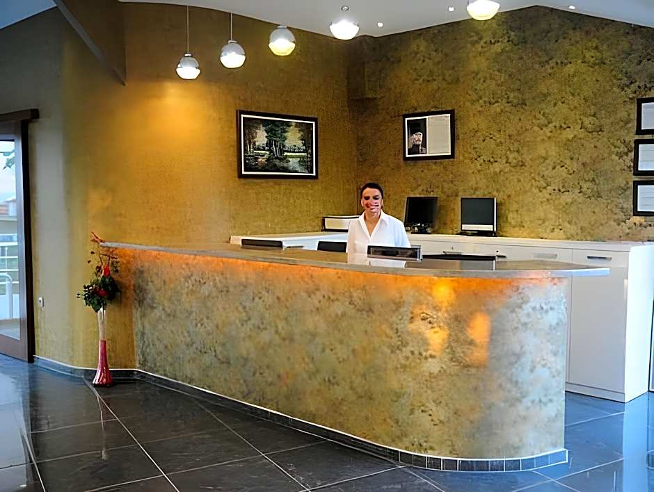 Han Deluxe Hotel
