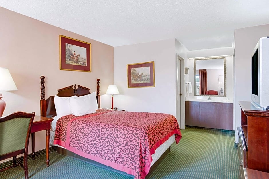 Days Inn by Wyndham Greenville MS