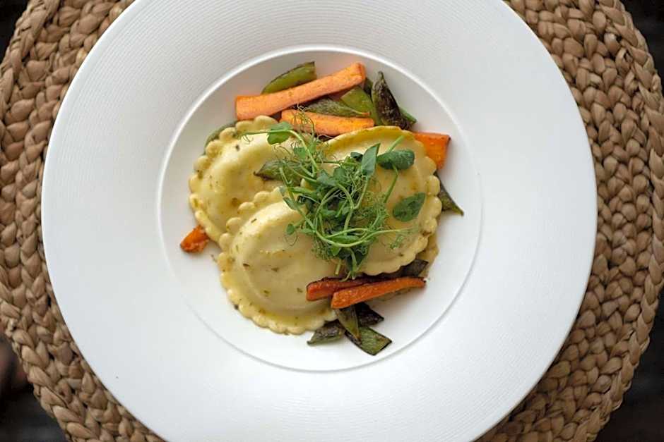 The Pell - JDV by Hyatt